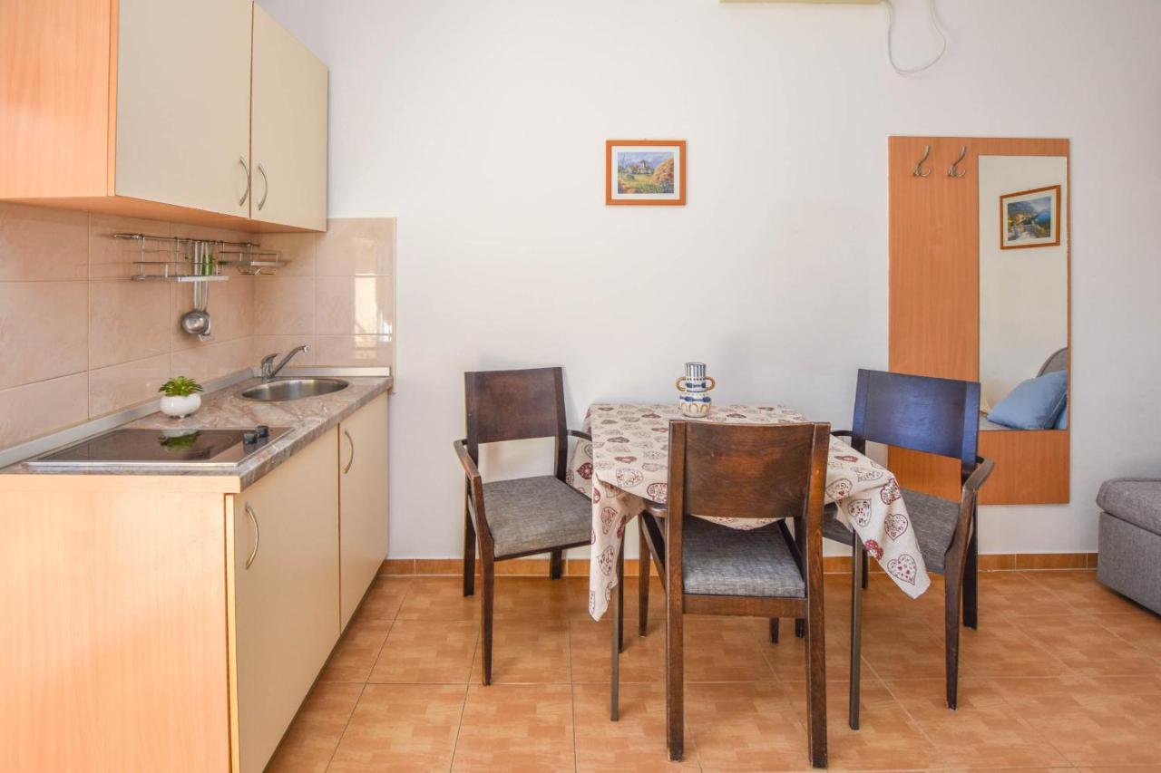 Apartments Flora Pakostane Ngoại thất bức ảnh
