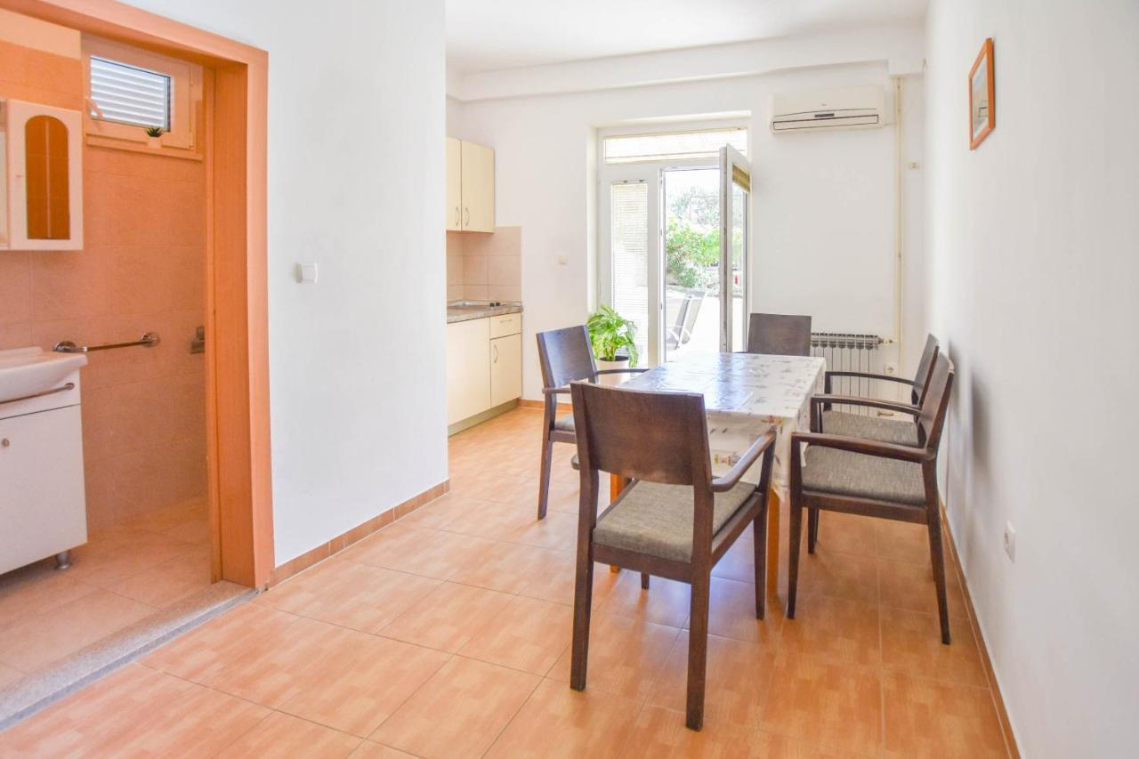 Apartments Flora Pakostane Ngoại thất bức ảnh